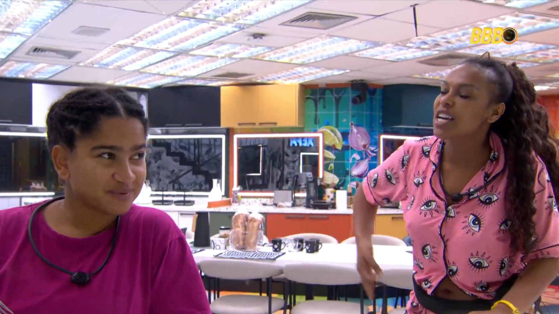 Confus&atilde;o come&ccedil;ou com Milena e Sol Vega