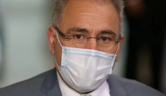 Ministro da Saúde anuncia dose de reforço para profissionais de saúde, idosos e pessoas imunossuprimidas