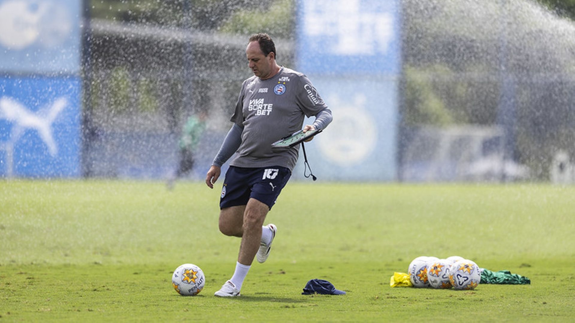 Técnico Rogerio Ceni comandou treino na véspera do confronto | Foto: Rafael Rodrigues/EC Bahia