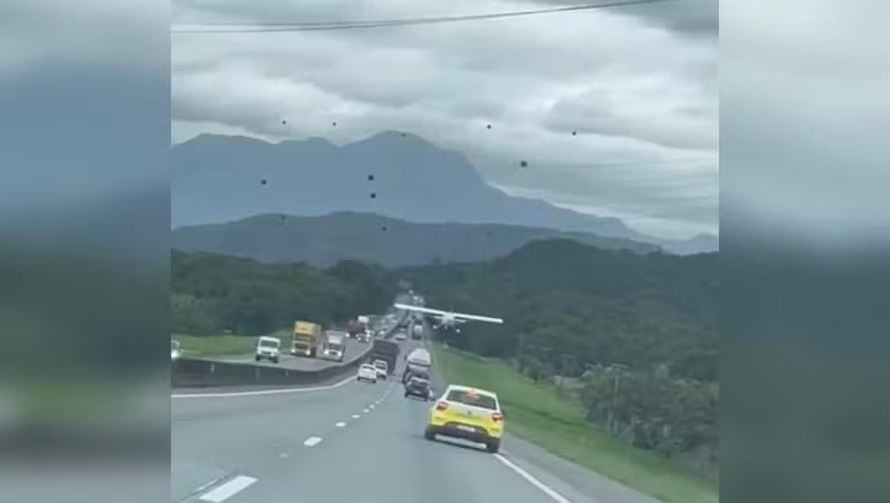 Duas pessoas estavam a bordo da aeronave: o piloto e o proprietário. Ninguém ficou ferido. | Foto: Reprodução/g1