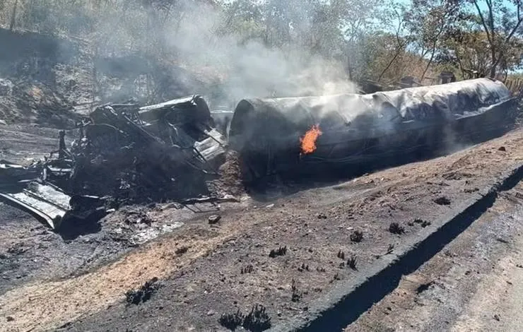 Caminhoneiro de 40 anos morre após acidente na BR-430