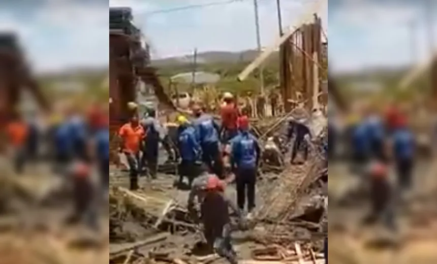 Homem morre e três ficam feridos após laje de obra desabar na Bahia; veja vídeo