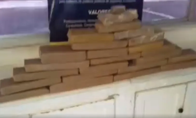 IBOTIRAMA: Adolescente grávida é flagrada pela PRF transportando droga em ônibus