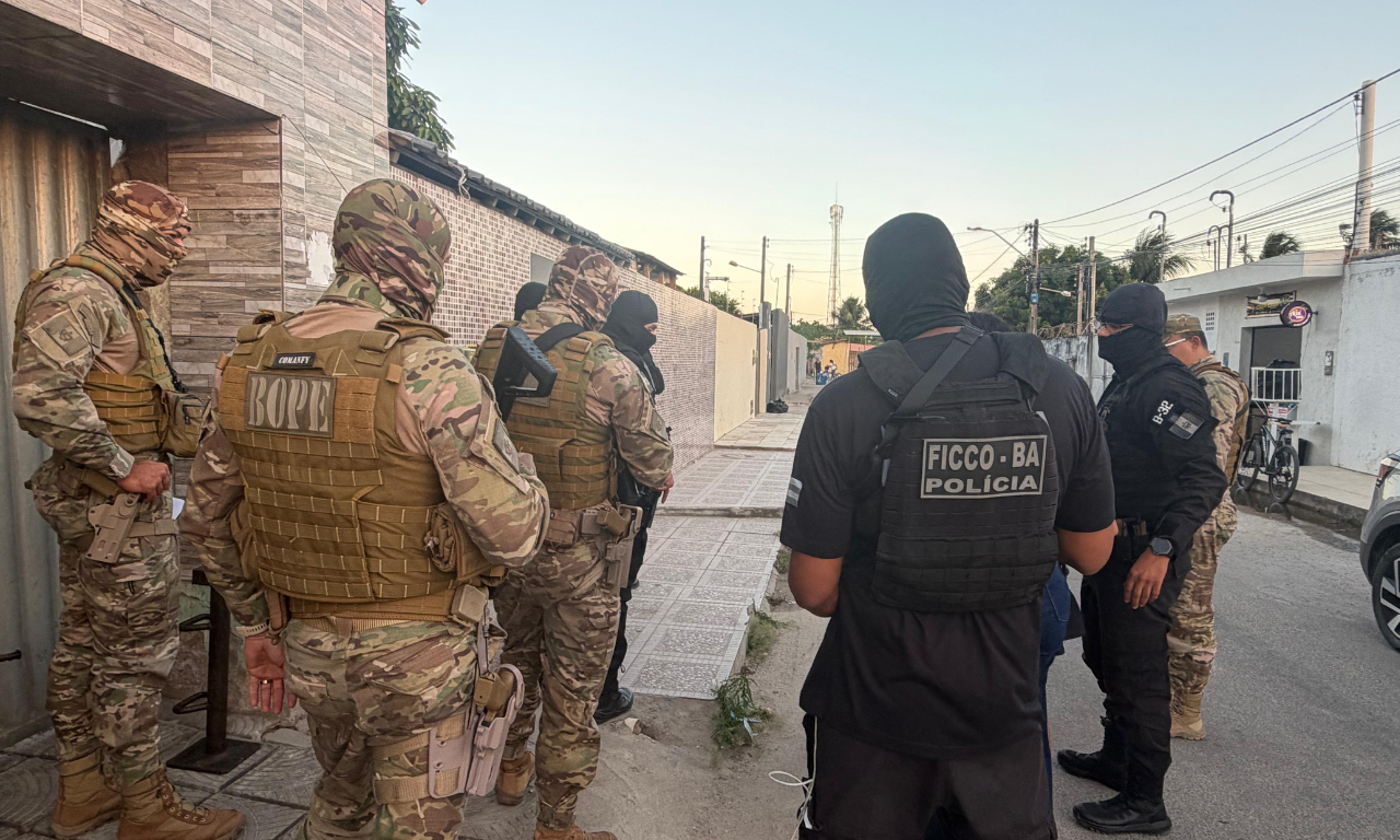 Chefe do tr&aacute;fico em tr&ecirc;s bairros de Salvador &eacute; preso ap&oacute;s confronto em Alagoas. Foto: Divulga&ccedil;&atilde;o | SSP-BA