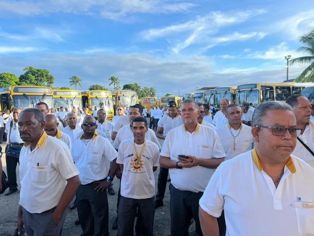 Depois de atrasarem saída de ônibus, Rodoviários não descartam greve