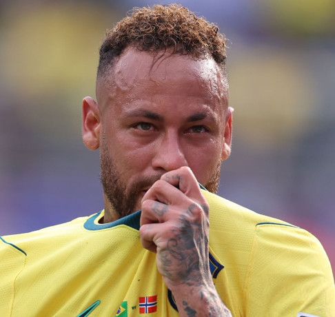 Ancelotti explica por que Bruno Guimar&atilde;es bateu p&ecirc;nalti contra a Noruega