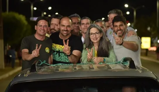 Ao lado de Eduardo Bolsonaro na BA, capitão da PM critica carta pela democracia: ‘Feita para defender o chefe de uma facção’