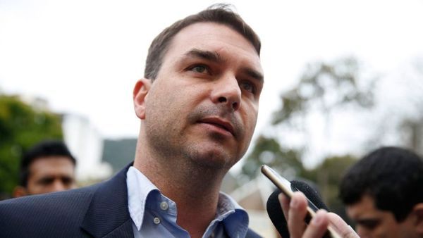 O Senador E Pr&eacute; Candidato &Agrave; Presid&ecirc;ncia Fl&aacute;vio Bolsonaro (pl Rj) T&acirc;nia Rego Ag&ecirc;ncia Brasil