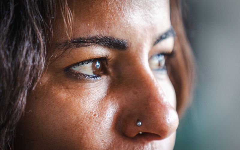 A Lei Maria da Penha prevê afastamento do agressor, proibição de contato e proteção policial, mas muitas mulheres não conseguem acesso rápido ou efetivo a essas medidas/Foto: Jonathan Lins/Secom