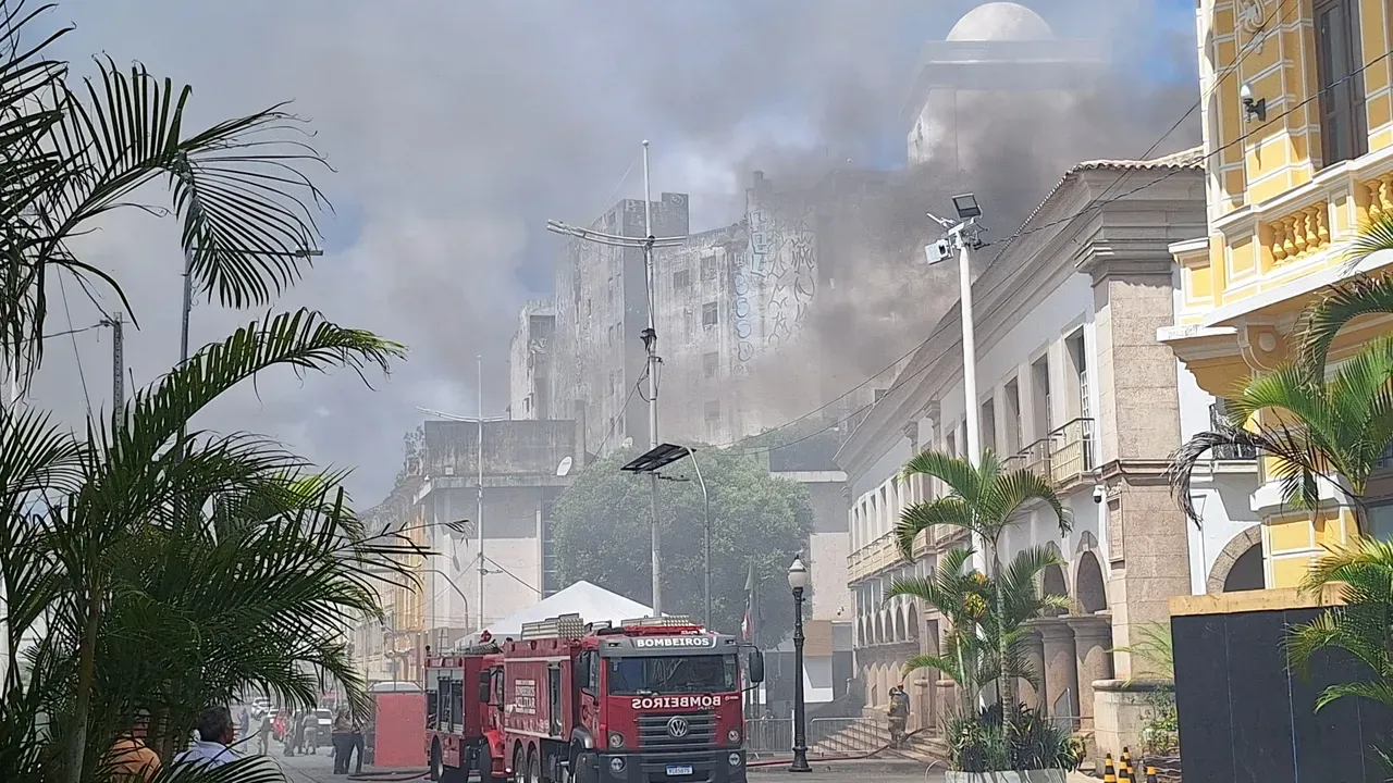 Incêndio na CMS | Foto: Leitor Aratu On