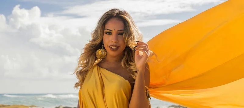 VEJA VÍDEO: Após saída polêmica do Tchan, dançarina vira cantora e aposta em público LGBT