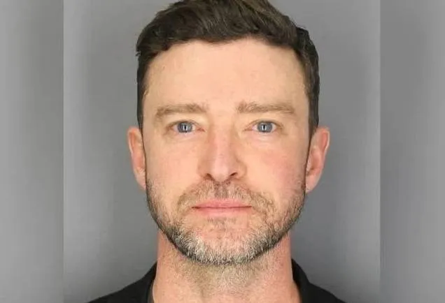 Justin Timberlake deixa prisão após audiência de custódia nos Estados Unidos