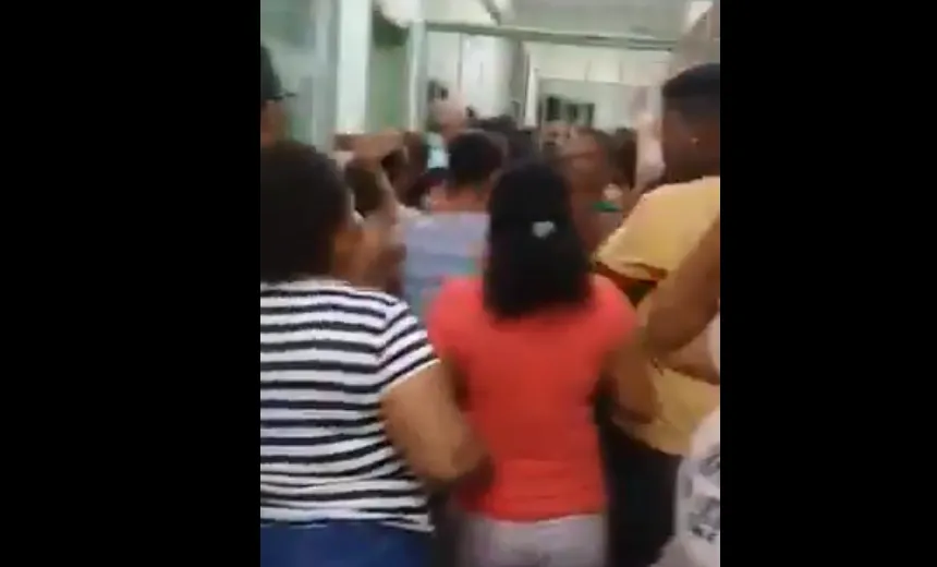 Vídeo mostra desespero em escola após invasão; “diversos tiros”