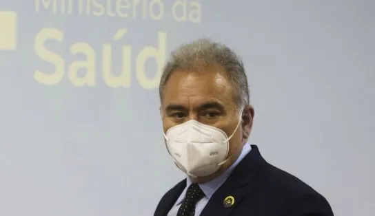 Governo estuda colocar para trabalhar profissionais da saúde infectados pela Covid-19; redução de quarentena também é bem vista