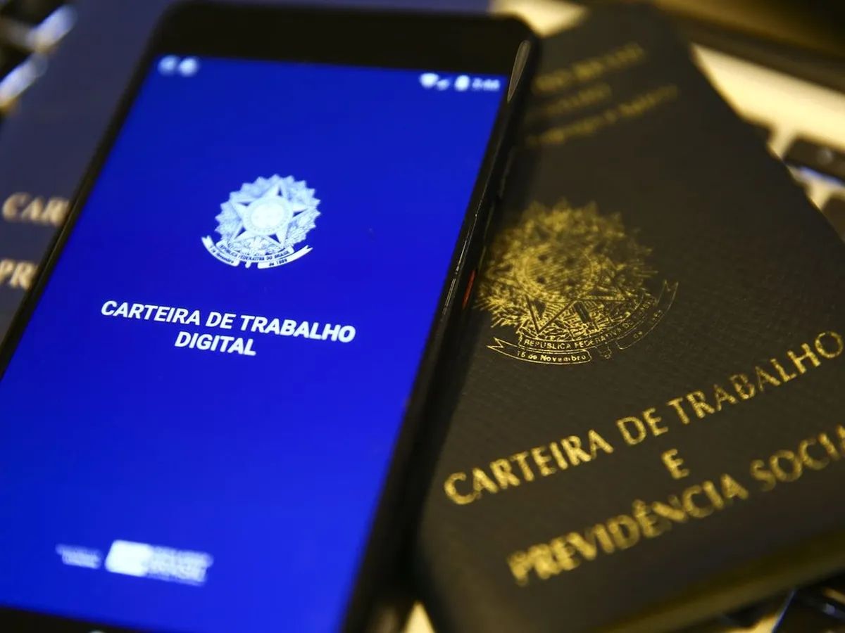 Entre as vagas de emprego nesta terça estão: atendente júnior, auxiliar de lavanderia, atendente de telemarketing, . Foto: Agência Brasil