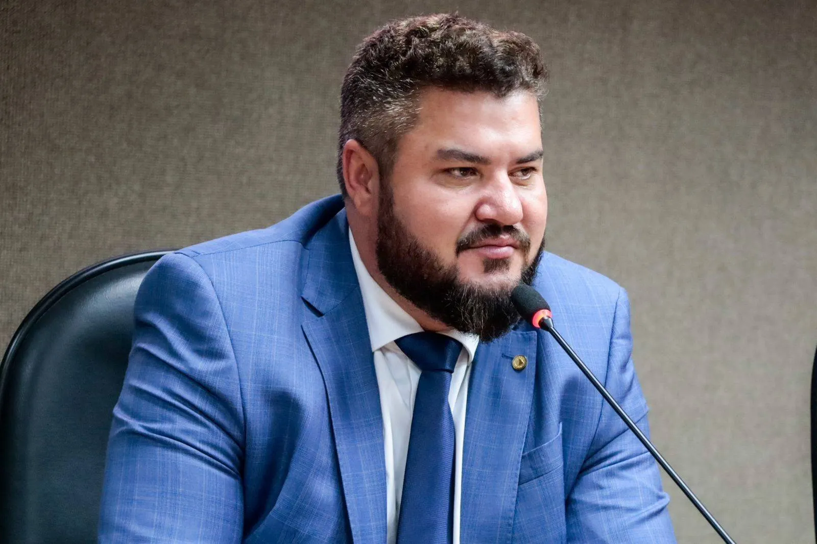 Deputado propõe detectores de metais, alarme, botão do pânico e câmeras nas escolas da Bahia
