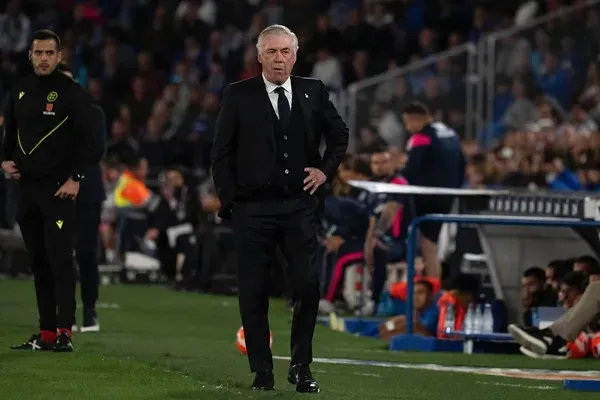 O contrato de Carlo Ancelotti vai até a Copa do Mundo de 2026. Foto: Redes Sociais / @mrancelotti / @realmadrid