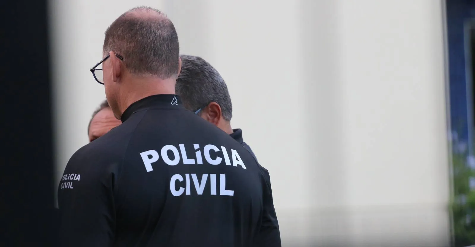 Cabeleireiro é morto a tiros dentro do próprio salão na Bahia