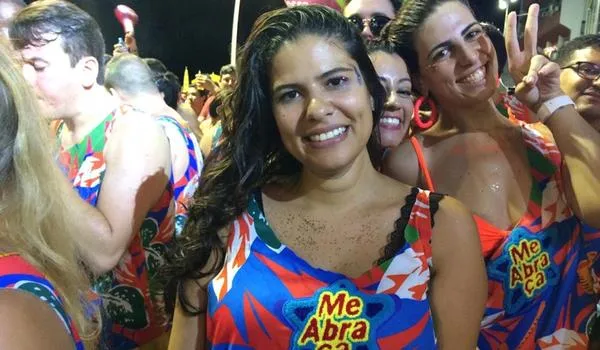Foliões comentam casamento com juiz de paz em trio de Durval Lelys; "meu sonho"