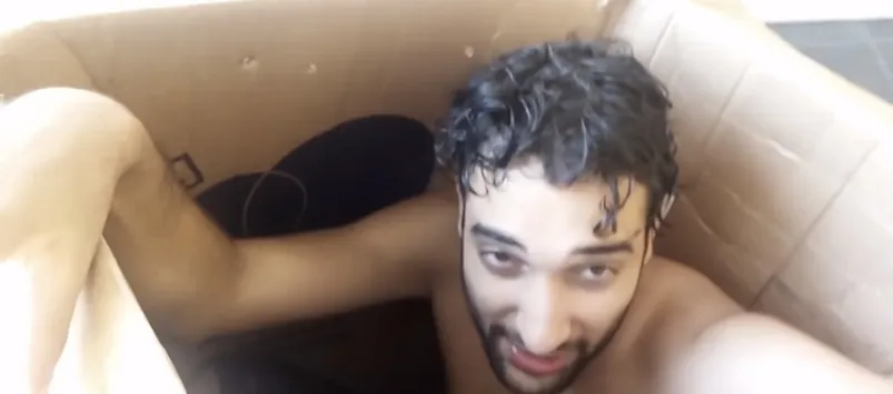 QUE PAPELÃO: Youtuber passa 24h em caixa após ‘se enviar’ para casa de amigo; Veja vídeo