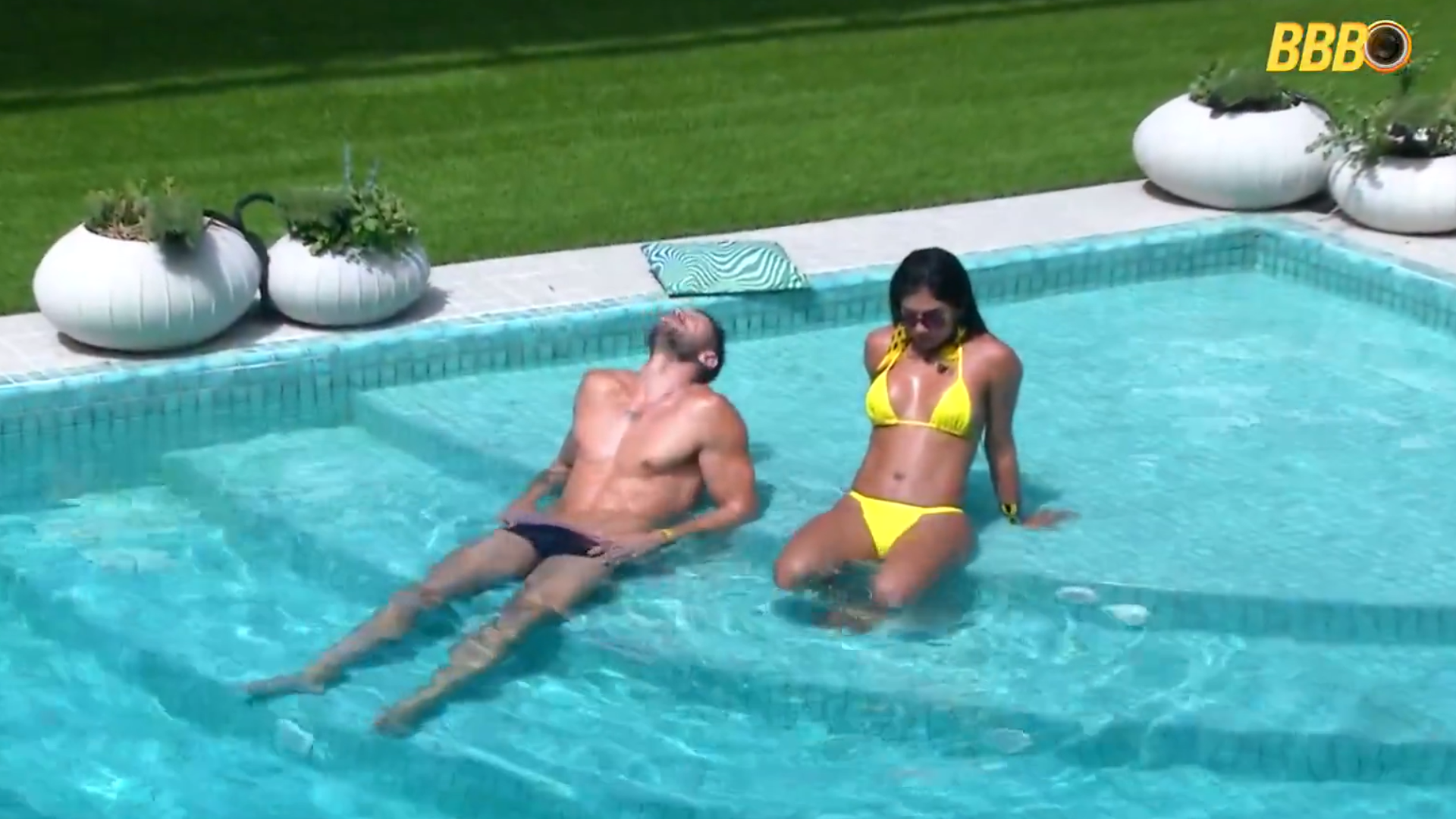 Jonas e Marciele pr&oacute;ximos na piscina | Foto: Globo