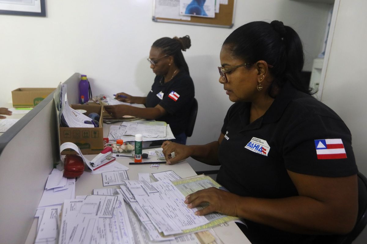 Pagamento de adicional por tempo de servi&ccedil;o recalculado ser&aacute; feito na sexta-feira (27). Valores retroativos ser&atilde;o ser&atilde;o incorporados &agrave; folha salarial de fevereiro. Foto: Rafael Martins / GovBa