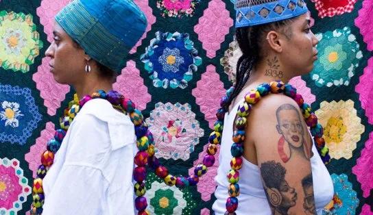 Fotógrafas criam estúdios de rua para fotografar pessoas em bairros de Salvador e Santo Amaro; saiba como participar
