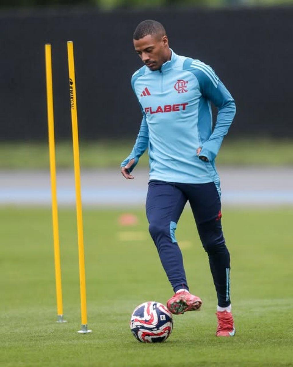 De la Cruz chegou ao Flamengo em 2024 por mais de R$ 100 milhões. Foto: Flamengo