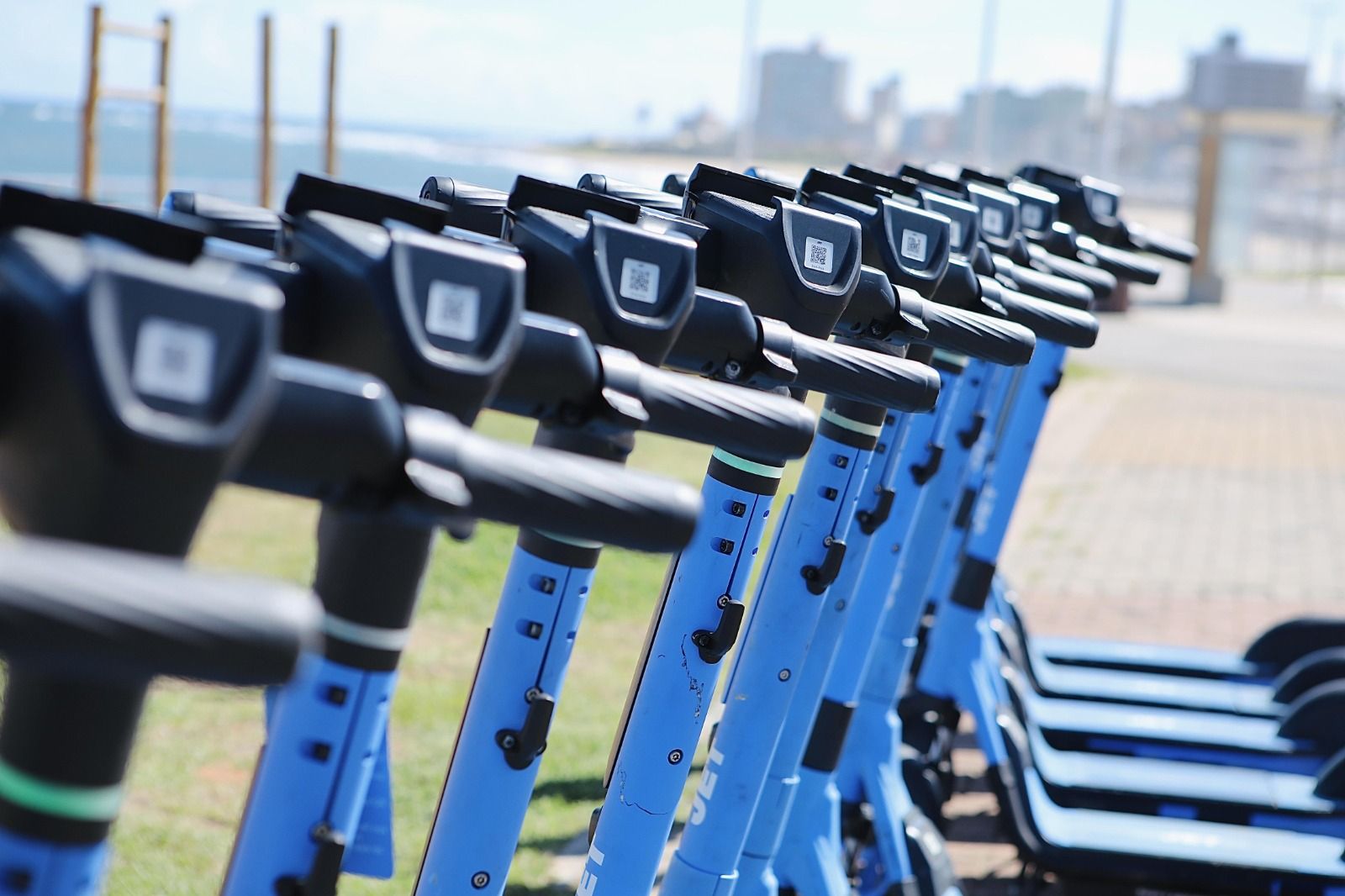 O documento estabelece diretrizes para a circulação e operação de bicicletas e patinetes elétricos em Salvador. | Foto: Lucas Moura/Secom PMS