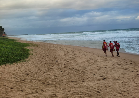 S&atilde;o suspensas buscas por jovem desaparecido em praia de Vilas do Atl&acirc;ntico.| Foto: CBMBA