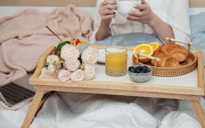 Mais do que um presente, preparar um caf&eacute; da manh&atilde; especial &eacute; uma forma simples e afetiva de celebrar a data/Foto: Freepik&nbsp;