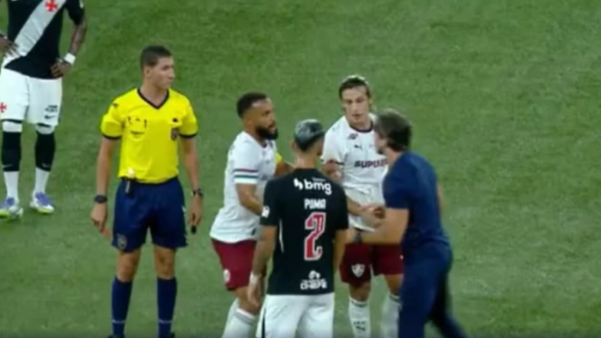 Argentino Zubeld&iacute;a, t&eacute;cnico do Fluminense, foi expulso de cl&aacute;ssico contra o Vasco pelo Campeonato Carioca | Foto: Globo