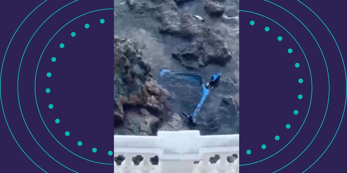 Patinete El&eacute;trico Danificado &Eacute; Encontrado Na Praia Da Barra, Pr&oacute;ximo Ao Farol Da Barra, Em Salvador