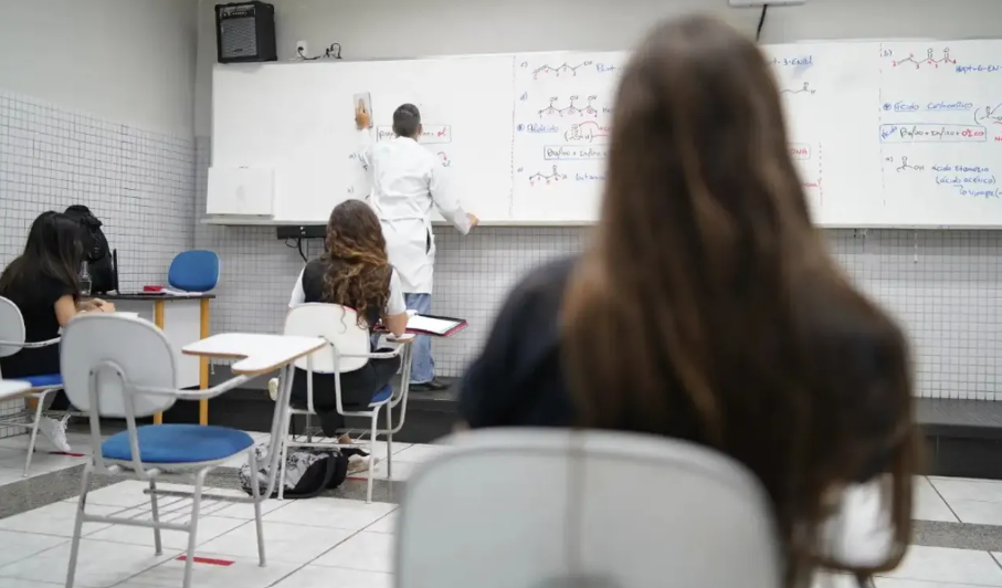 Professores enfrentam desafios para atender alunos neurodivergentes. | Foto: Secom