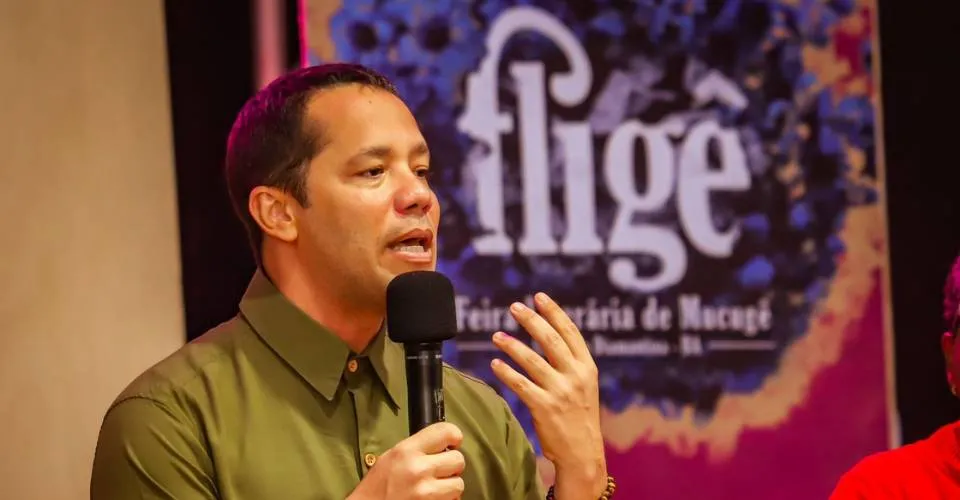 No fim do mês, Feira Literária de Mucugê terá conversa com Itamar Vieira Júnior e show de Larissa Luz