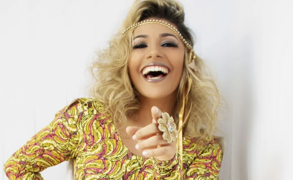 Aila Menezes recebe Cortejo Afro em show no Pelourinho