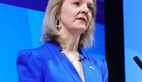 Liz Truss é eleita nova primeira-ministra do Reino Unido; amanhã ela encontra a rainha Elizabeth