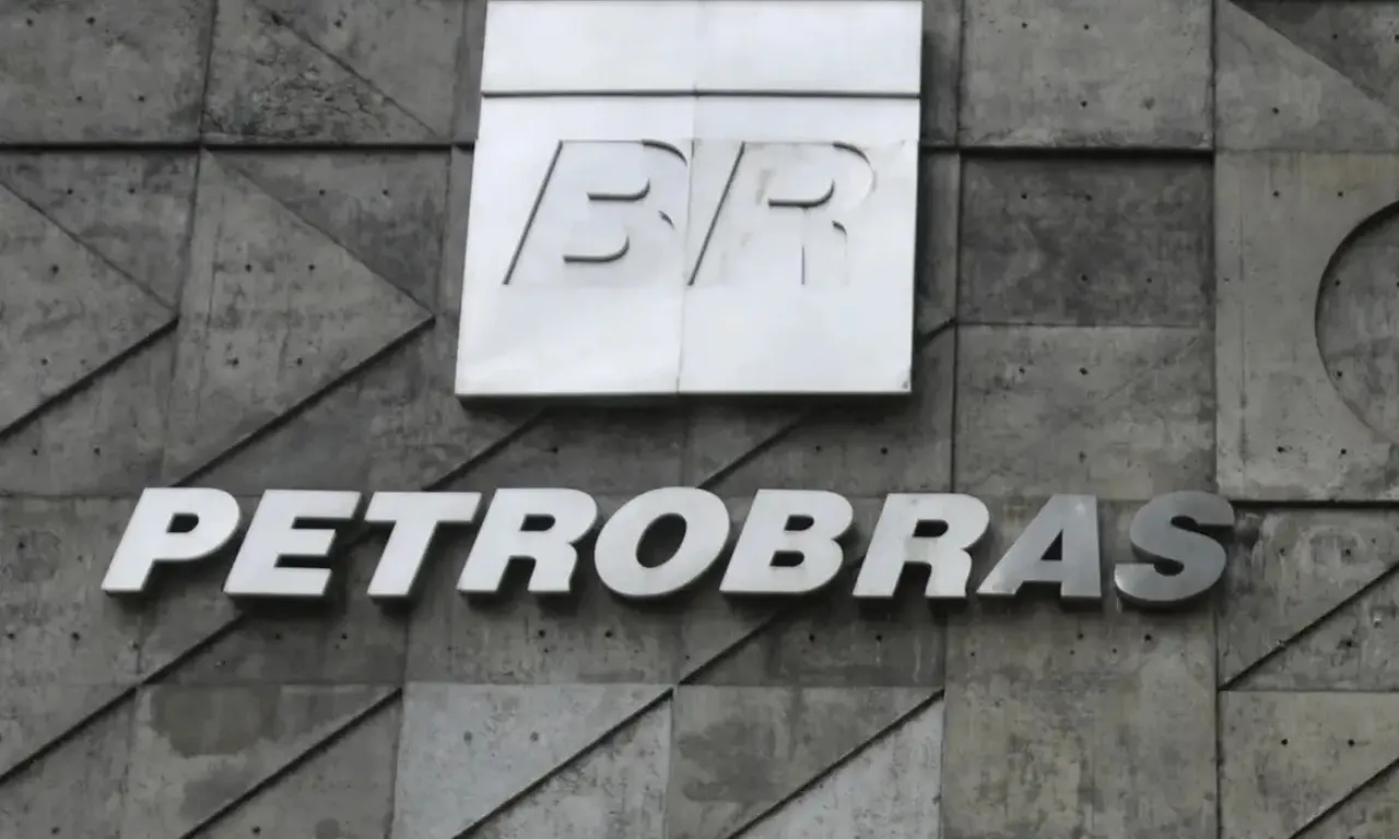Petroleiros convocam greve nacional contra mudanças na Petrobras