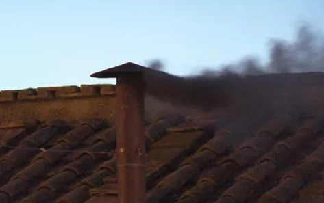 Fumaça preta: primeira votação do conclave termina sem consenso