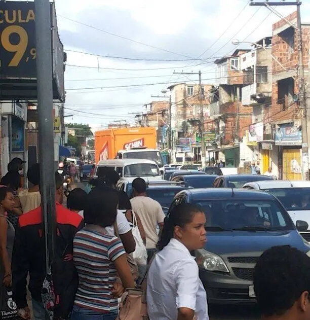 Por conta de reparo em buraco, Prefeitura disponibiliza ônibus entre San Martin e Largo do Tanque