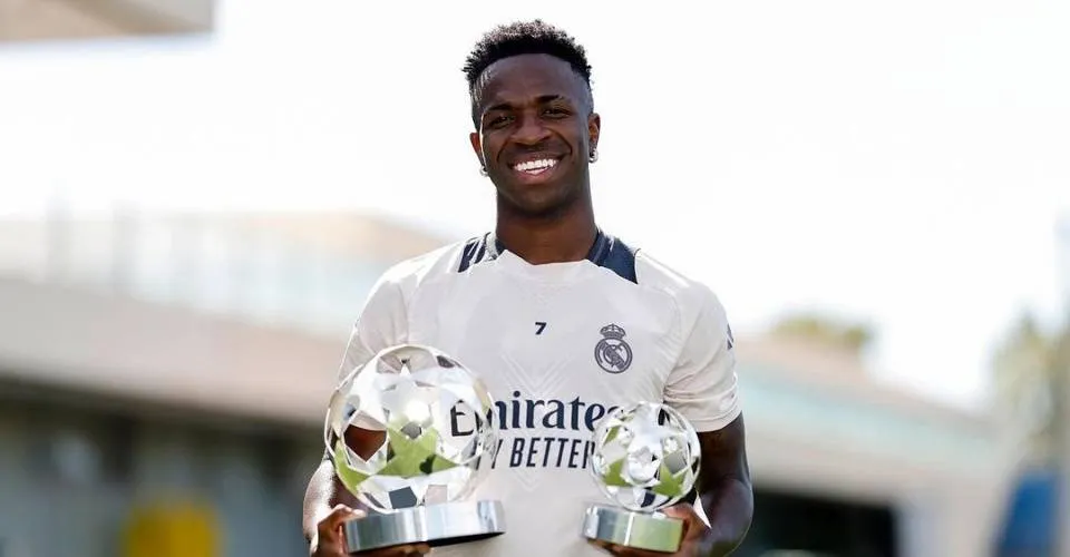 Torcida do Atlético de Madrid organiza campanha racista contra Vinicius Jr.