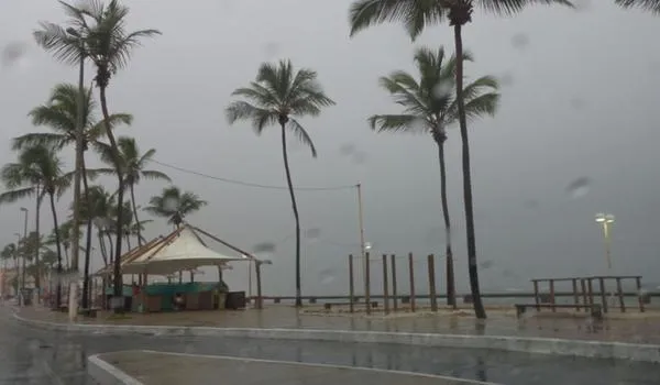 Marinha emite alerta de mau tempo com ventos fortes e ondas de 3,5 metros até a próxima segunda