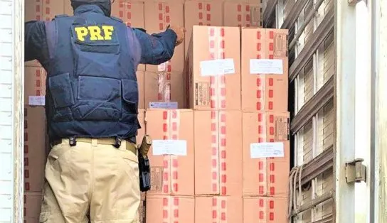 Mais de 375 mil cigarros são apreendidos em Feira de Santana; caminhoneiro é preso por contrabando