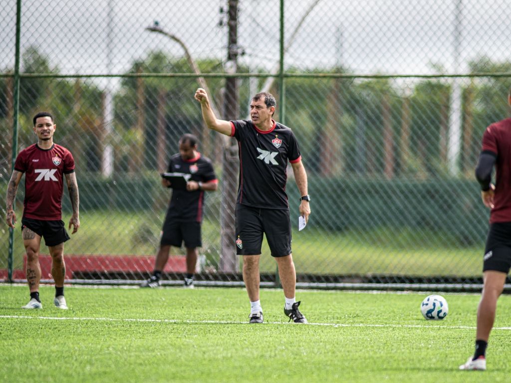 Com caras novas no setor ofensivo e baixas na defesa, Vitória traz novidades na lista de relacionados para jogo contra o Botafogo. Foto: Victor Ferreira/EC Vitória