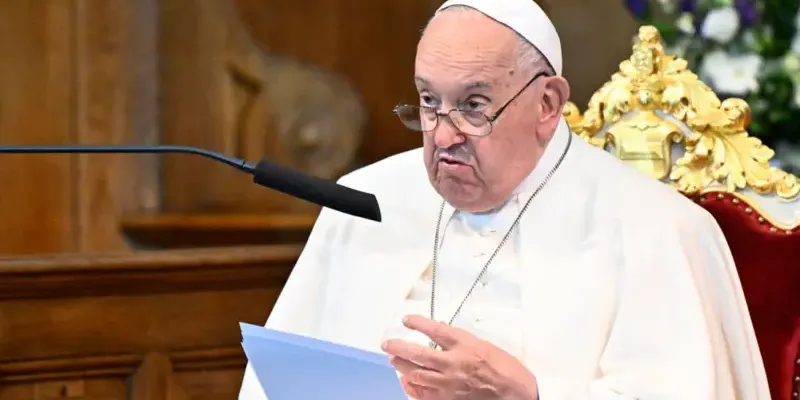 A declaração do Papa Francisco foi feita durante audiência no Vaticano, reforçando a posição da Igreja Católica contra políticas migratórias excludentes/Foto: Getty Images 