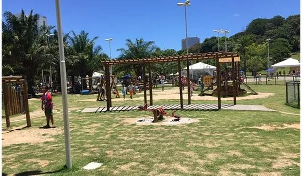 Prefeitura adia início da terceira fase de reabertura do comércio em Salvador ; "sem previsão"