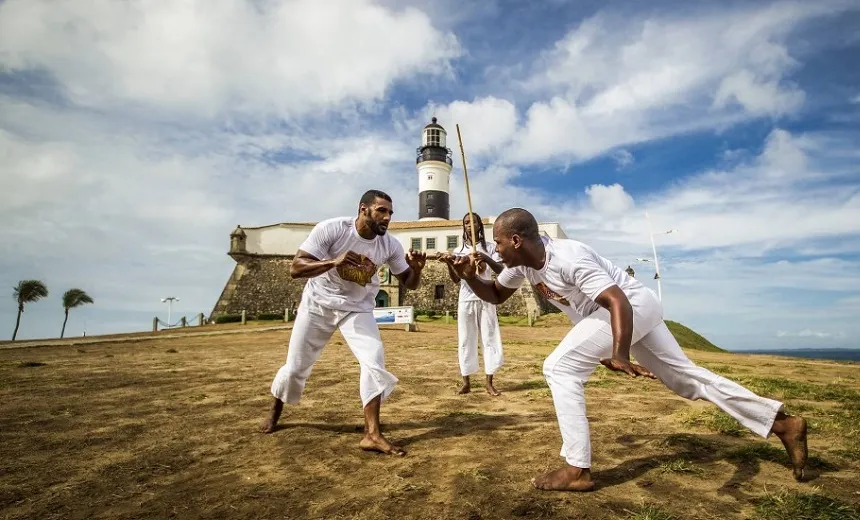 SALVADOR: Farol da Barra recebe maior competição de capoeira do mundo