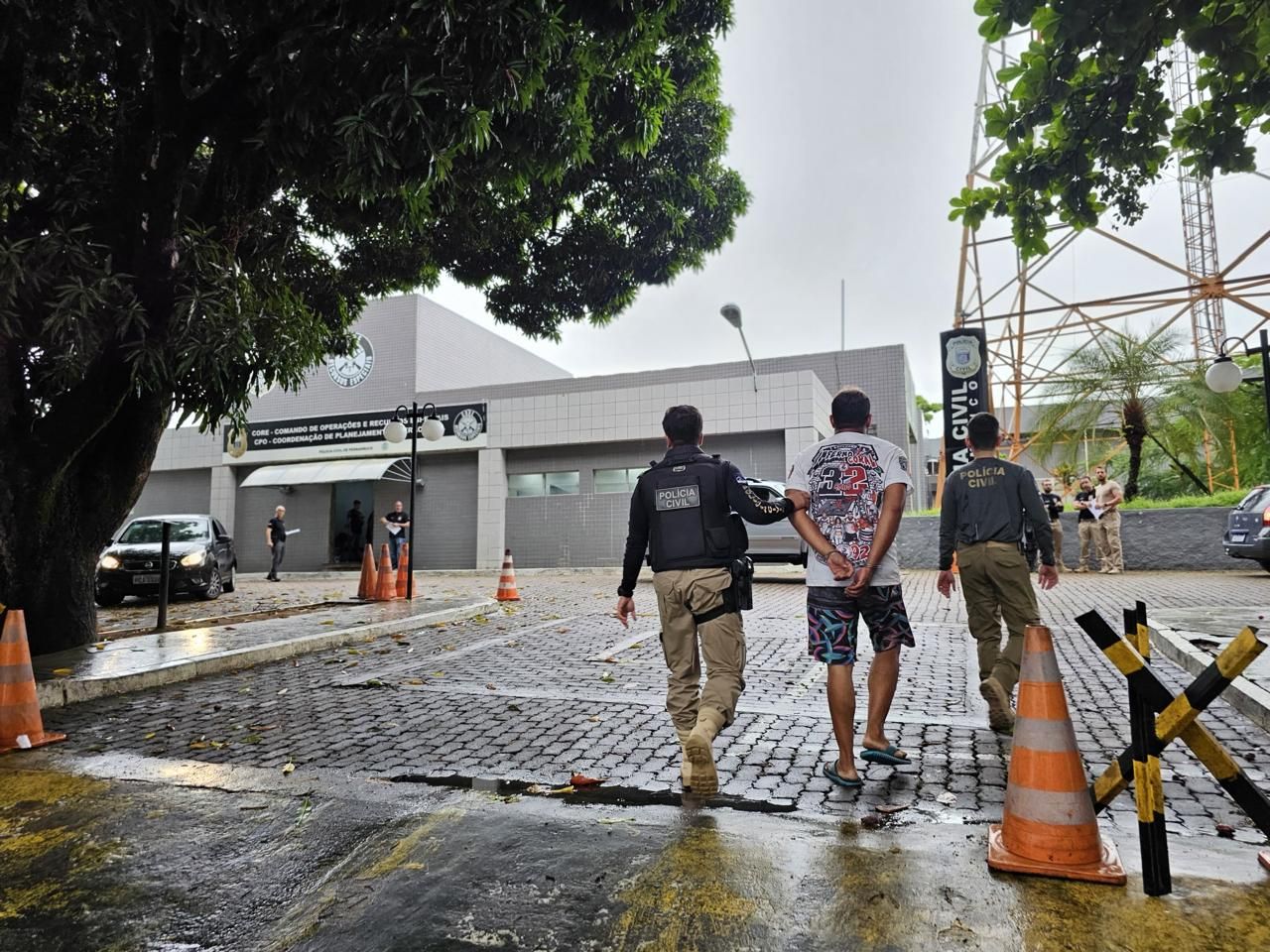 Além dos mandados, a Polícia Civil também cumpriu três mandados de internação provisória de menores de idade. Foto: Divulgação| PCPE
