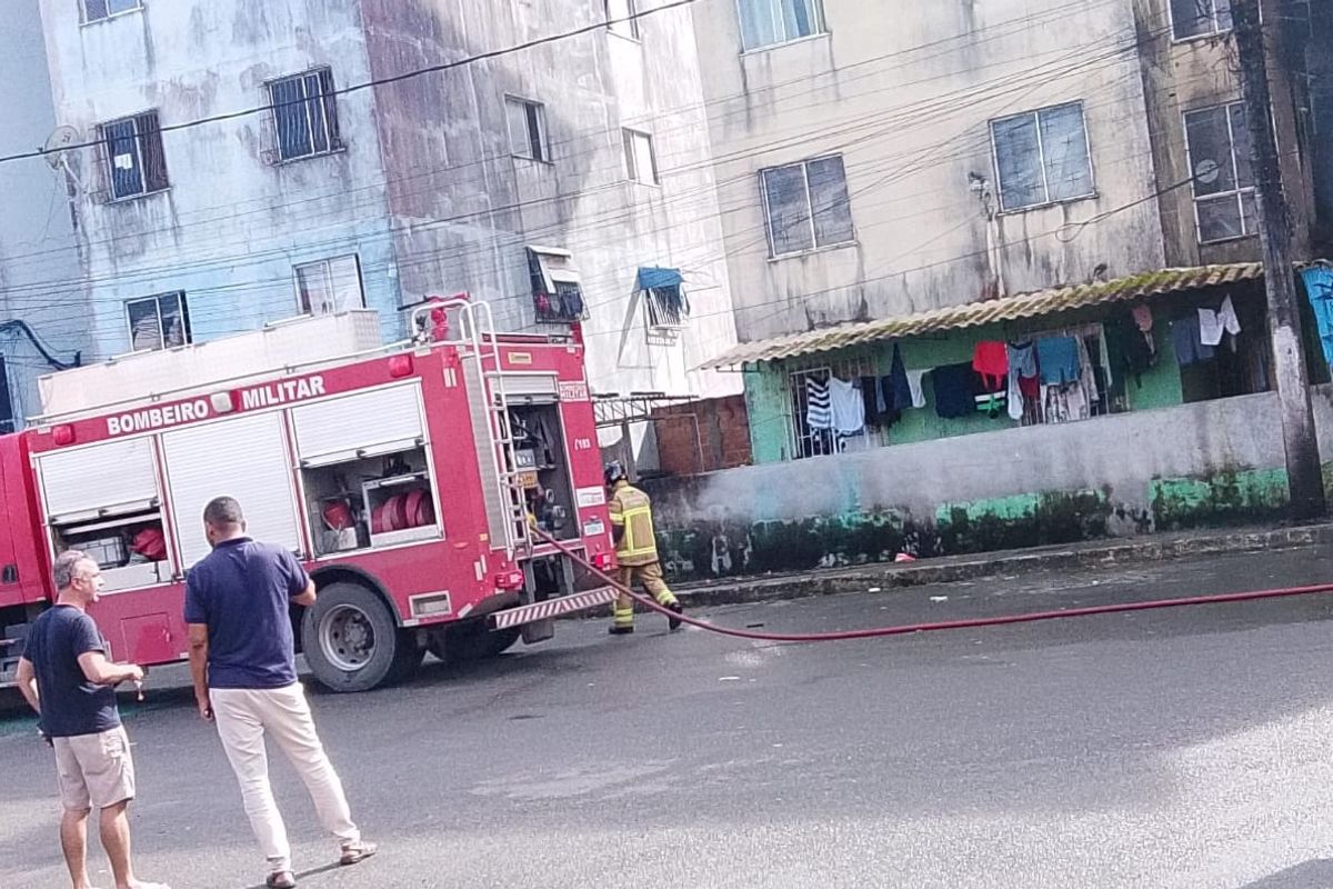 Inc&ecirc;ndio atinge apartamento em Cama&ccedil;ari. Foto: Reprodu&ccedil;&atilde;o