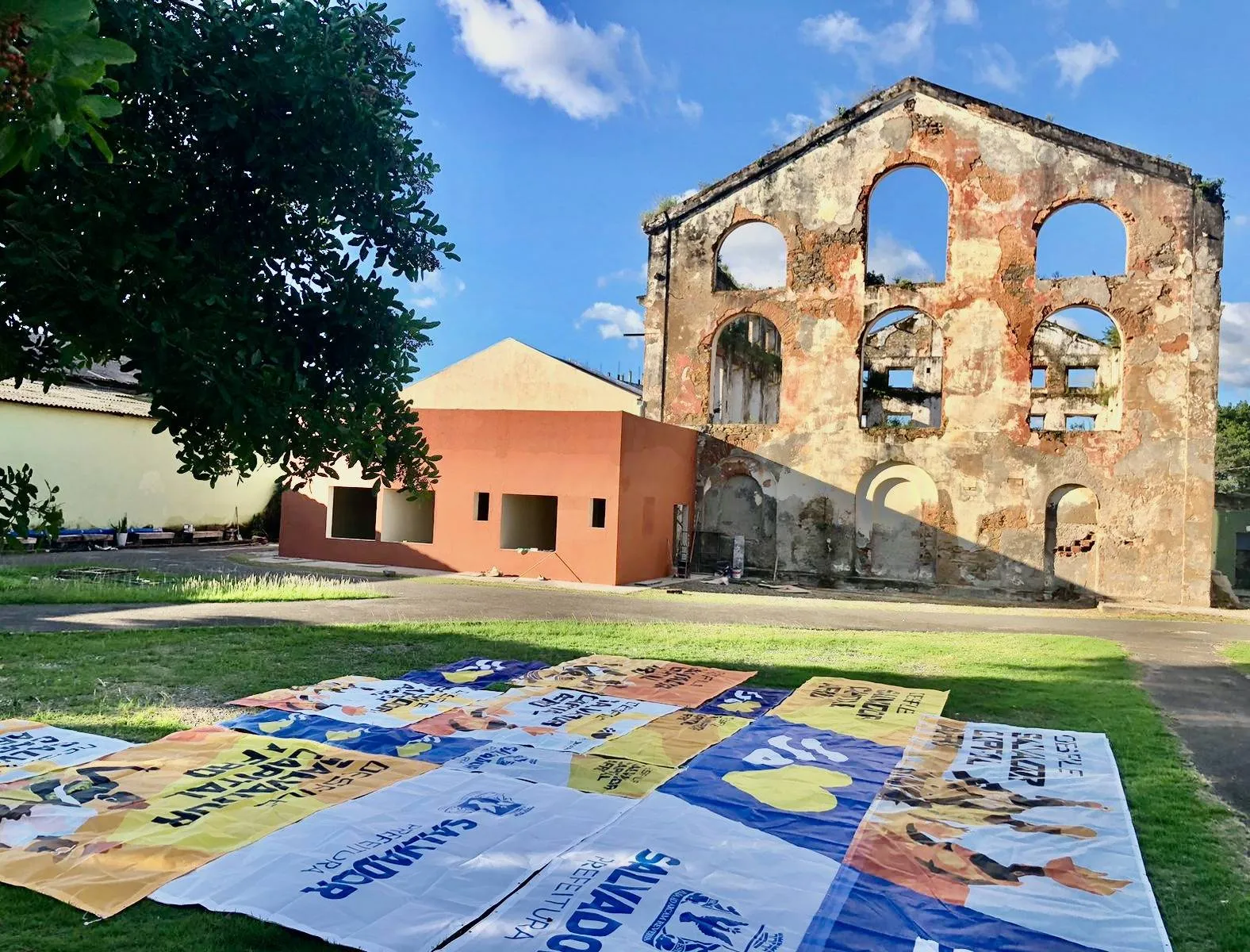 Instituto Mandarina recicla uma tonelada de resíduos em processo de produção de bolsas artesanais